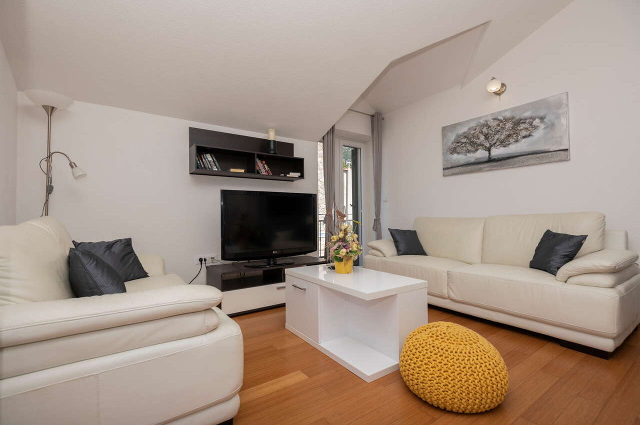 villa-elizabeta-2023-04