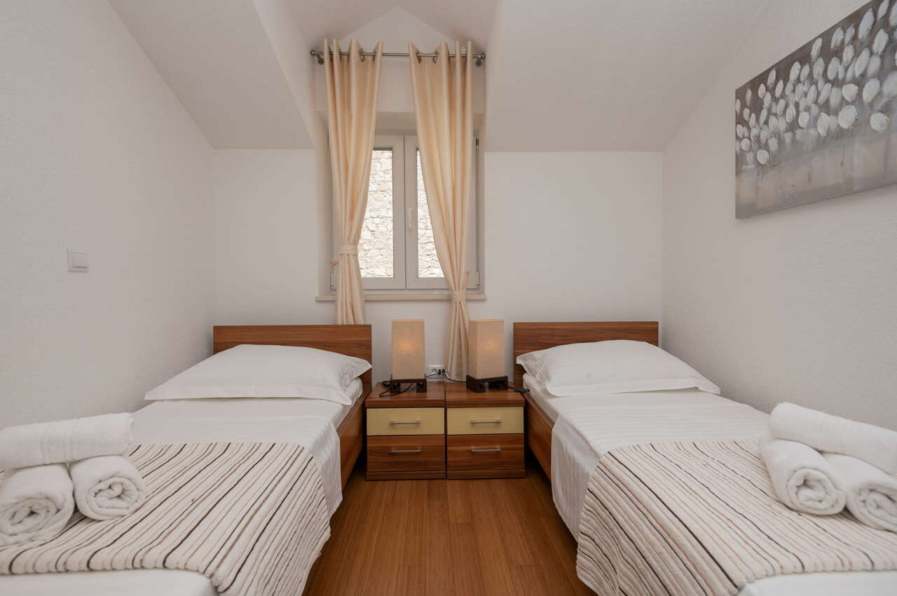 villa-elizabeta-2023-09